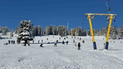 Türkiye genelinde okulların sömestr tatiline girmesiyle birlikte Uludağ zirvesi turist