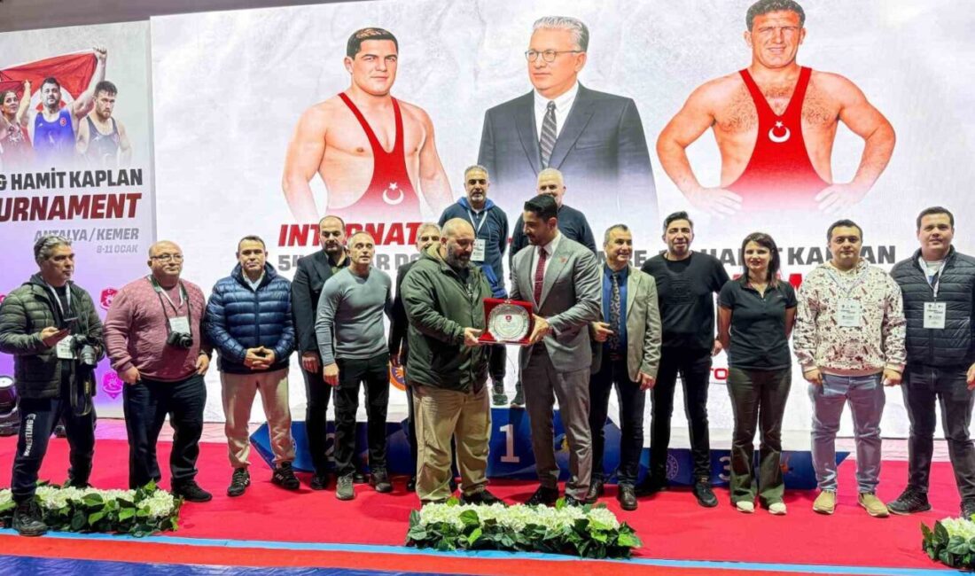 Antalya’nın Kemer ilçesinde düzenlenen Uluslararası Yaşar Doğu, Vehbi Emre ve