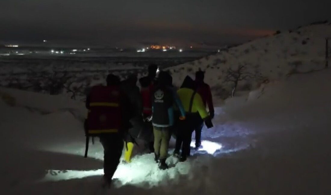 Gaziantep’te dağlık bölgede rahatsızlanan vatandaşa ulaşmaya çalışan UMKE, araçları kara