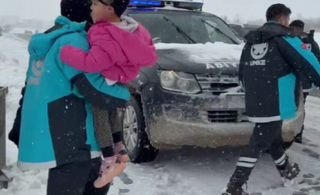 Yaklaşık 2 gündür kar yağışının etkili olduğu Adıyaman’da kar nedeniyle