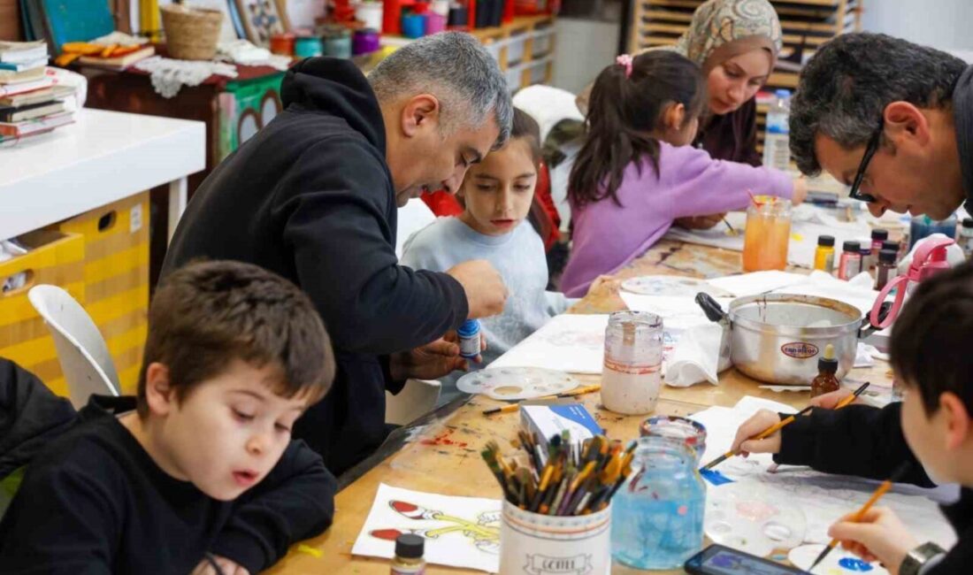 Uşak Belediyesi ara tatilde çocukları bilimle buluşturarak onların bilimsel gelişimlerini
