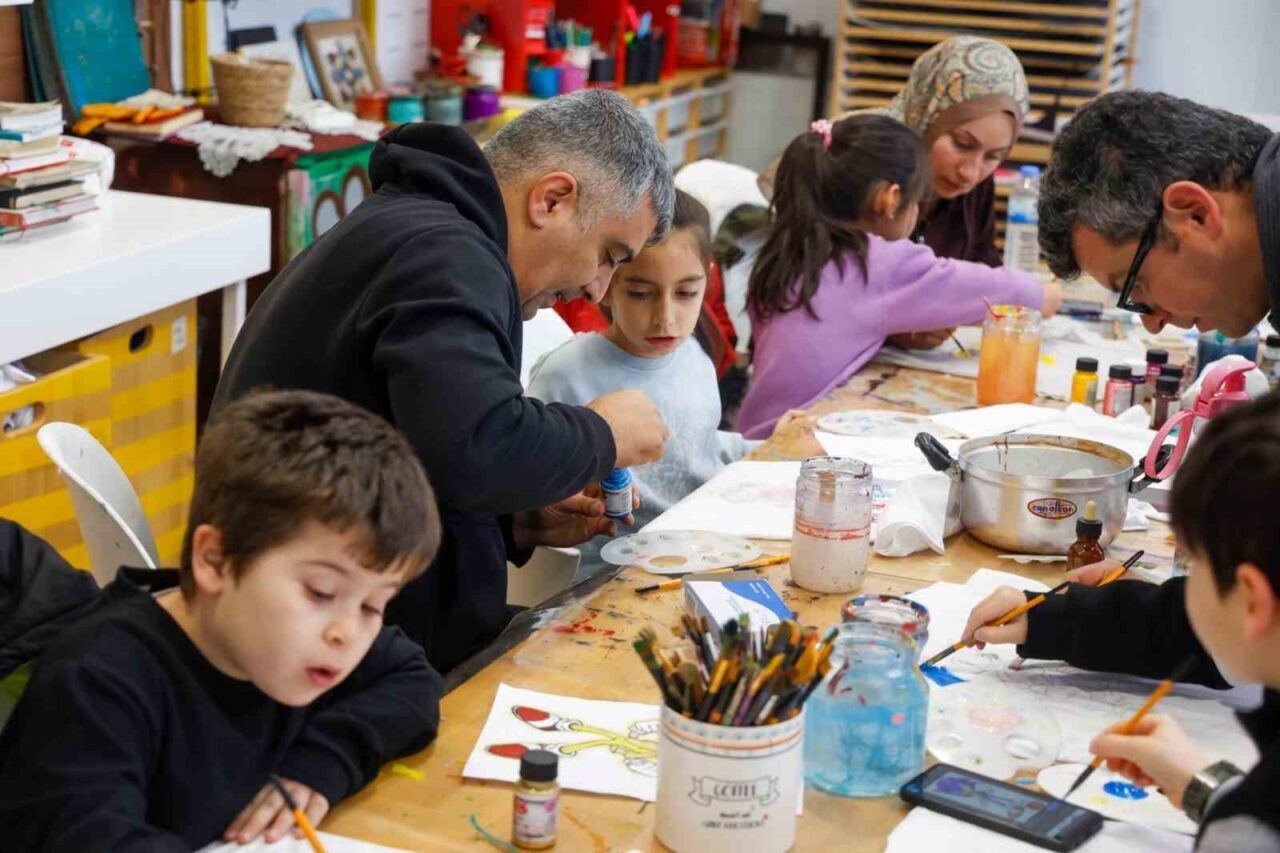 Uşak Belediyesi ara tatilde çocukları bilimle buluşturarak onların bilimsel gelişimlerini
