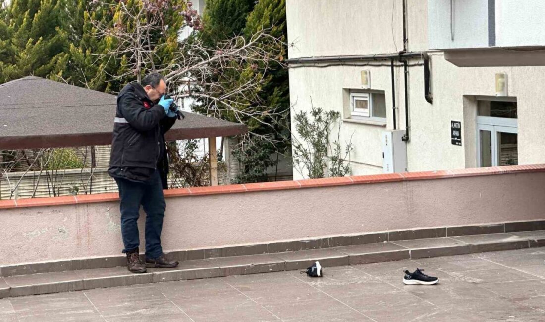 Uşak’ta anten tamircisiyle çatıya çıkan 45 yaşındaki kişi, düşme sonucu