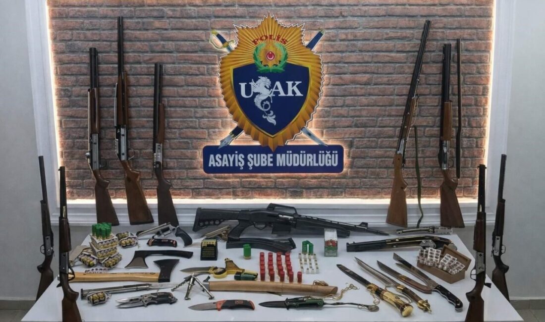 Uşak’ta polis ekiplerince Fevzi Çakmak Mahallesi’nde bulunan Galericiler Sitesi’nde yapılan