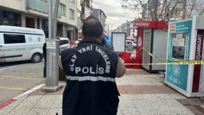 Uşak’ta dün iş arkadaşını bıçaklayarak ağır yaralayan şüpheli, çıkarıldığı mahkemece