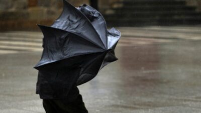 Uşak Valiliği ve Uşak Belediyesi, kent genelinde beklenen kuvvetli rüzgar