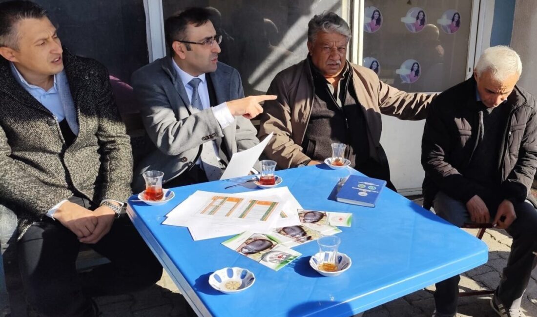 Uşak İl Tarım ve Orman Müdürü Serkan Bilir, teknik personelle