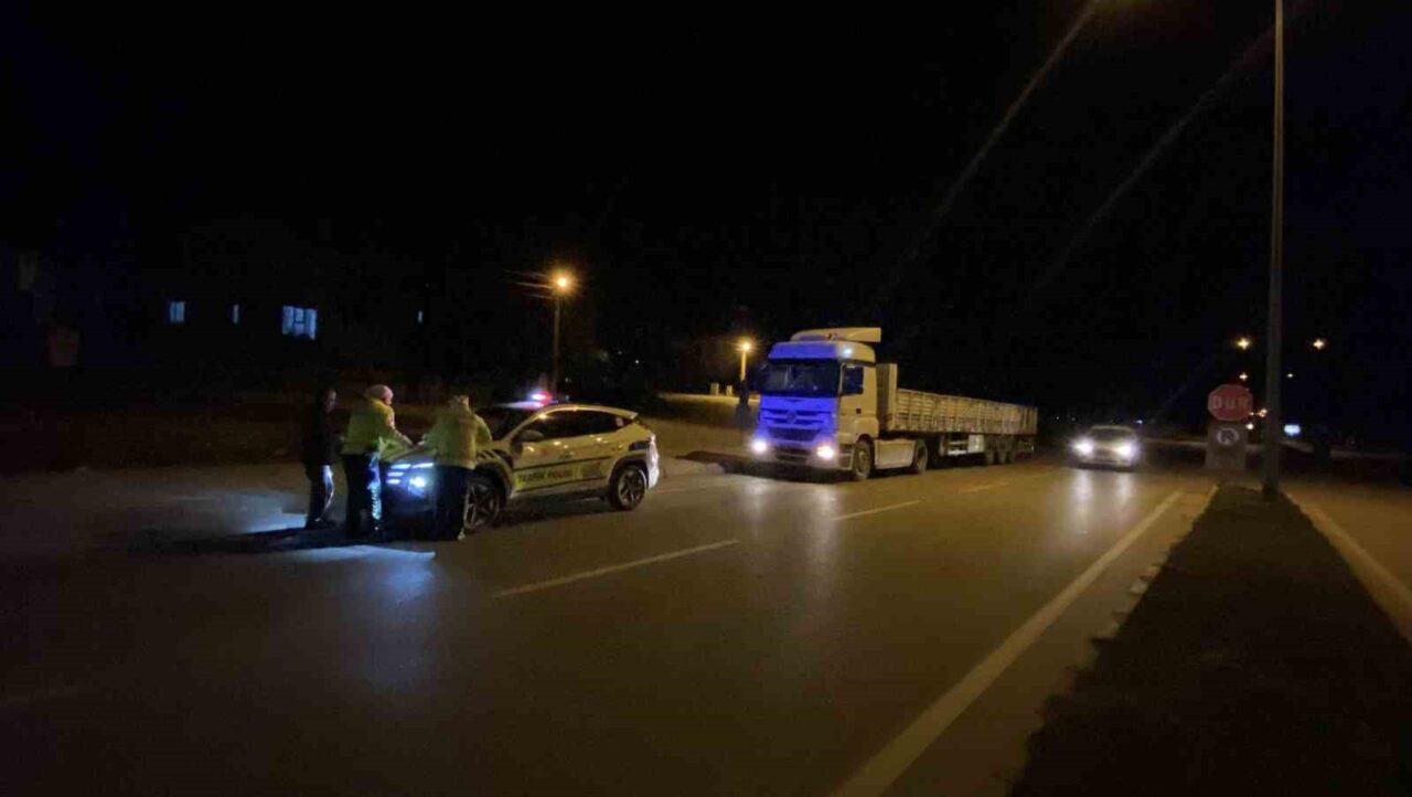 Burdur’da polisin ’dur’ ihtarına uymayarak kaçan tır sürücü, kısa süren