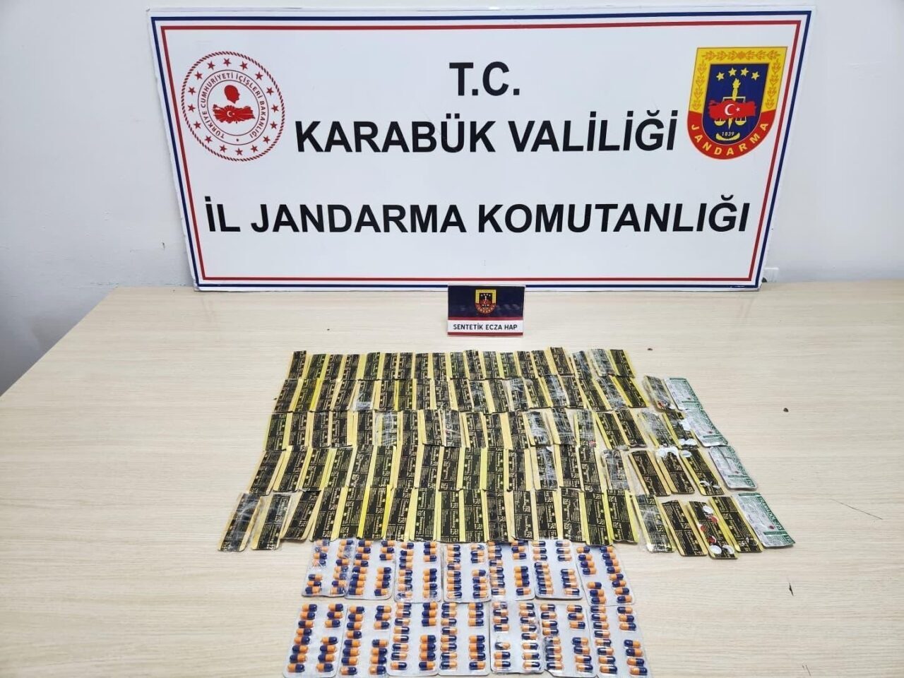 Karabük’te jandarma ekiplerince bir şüphelinin ikametinde yapılan aramada bin 276