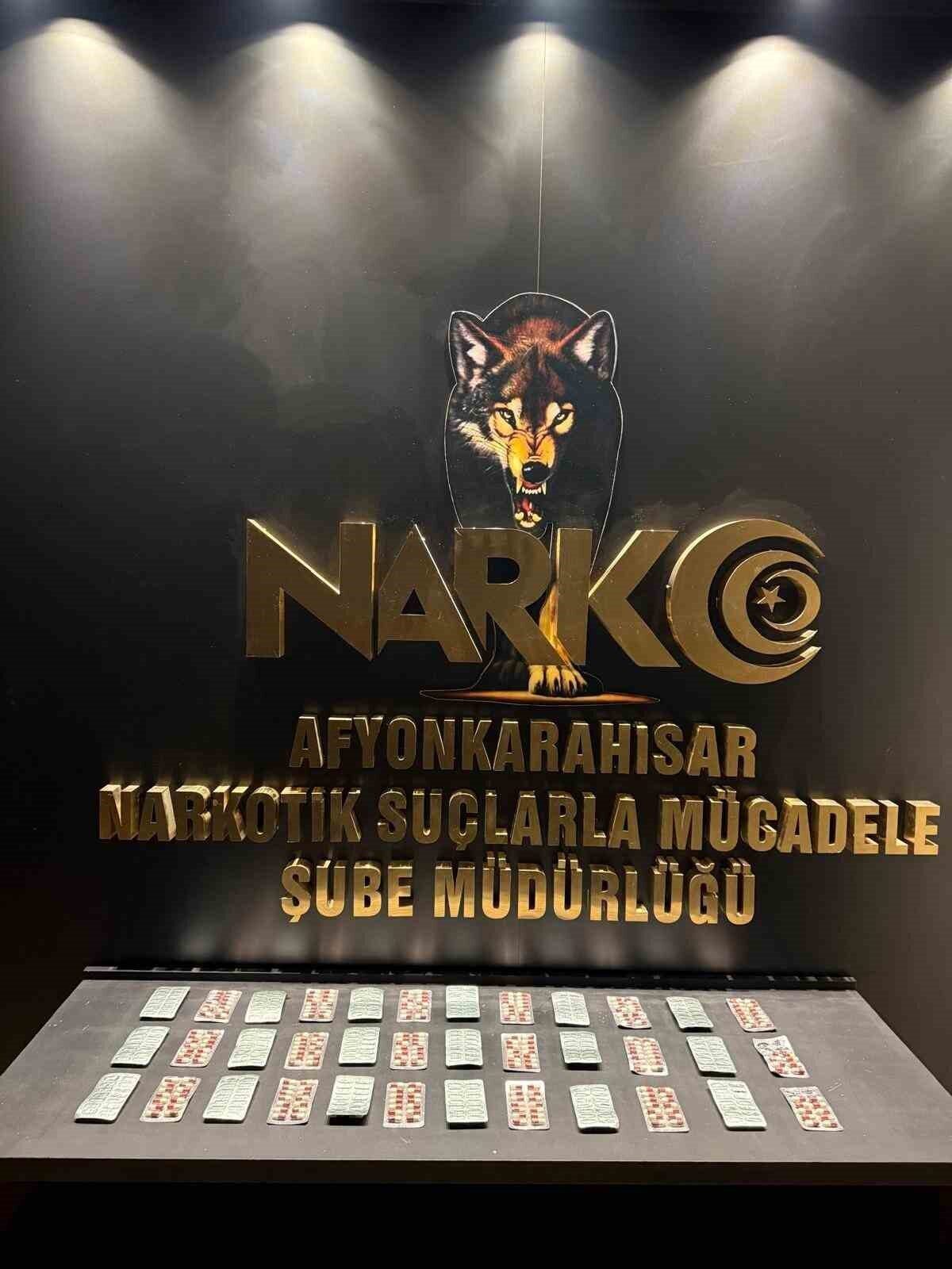 Afyonkarahisar’da polis tarafından gerçekleştirilen uyuşturucu operasyonunda bir adrese yapılan baskın