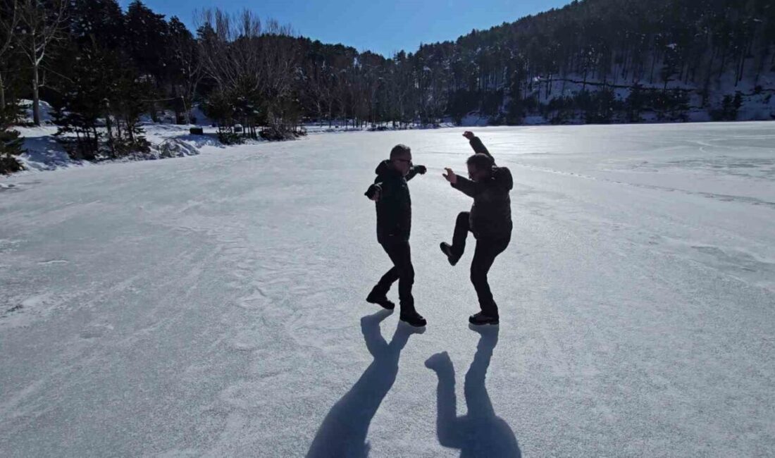 Bursalı dağcı yıllar önce başlattığı buz tutan göle girme geleneğini