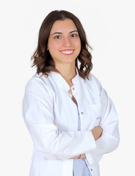 Acıbadem Bodrum Hastanesi Beslenme ve Diyet Uzmanı Tuğçe Arabalı, modern