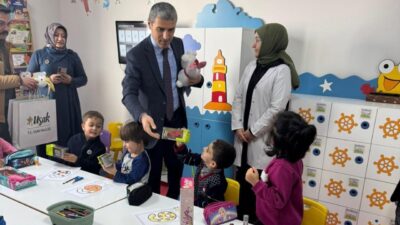 Uşak Valisi Naci Aktaş, Karahan Kur’an Kursu’nda öğrenciler ve öğreticilerle