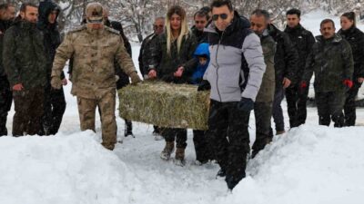 Tunceli Valisi Şefik Aygöl, yeni yılın ilk gününde Munzur Vadisi