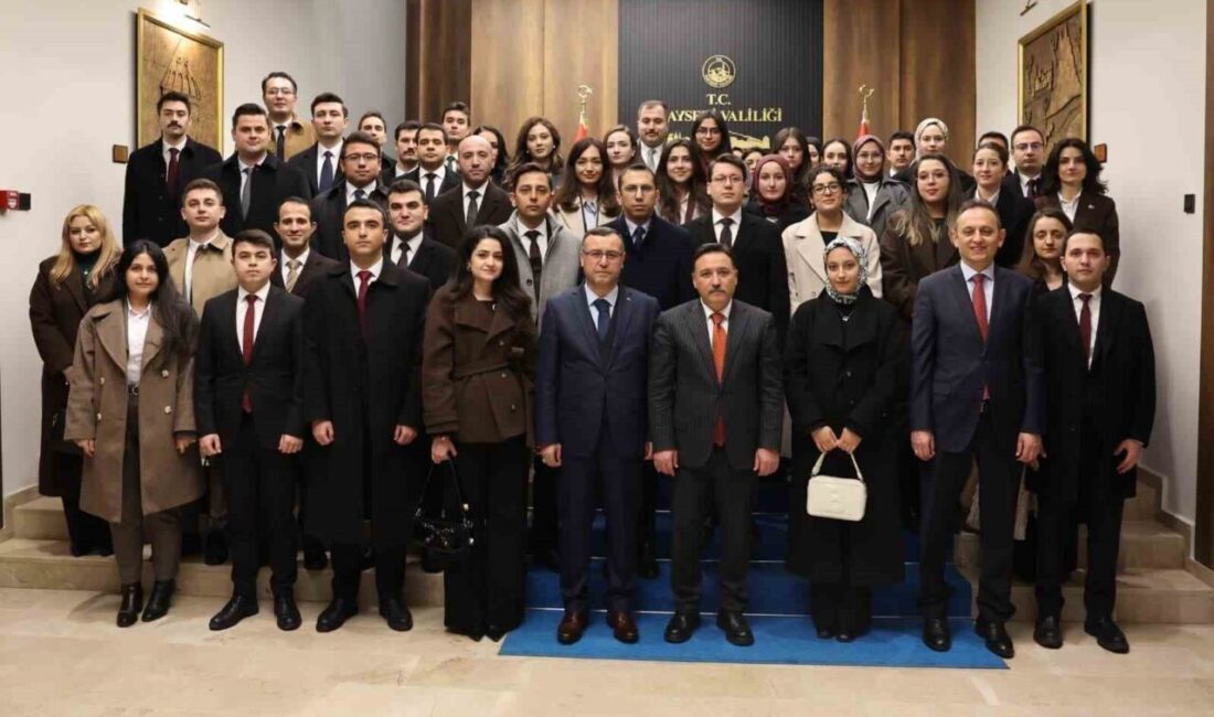 Kayseri Valisi Gökmen Çiçek; hâkim ve savcı yardımcılarıyla bir araya