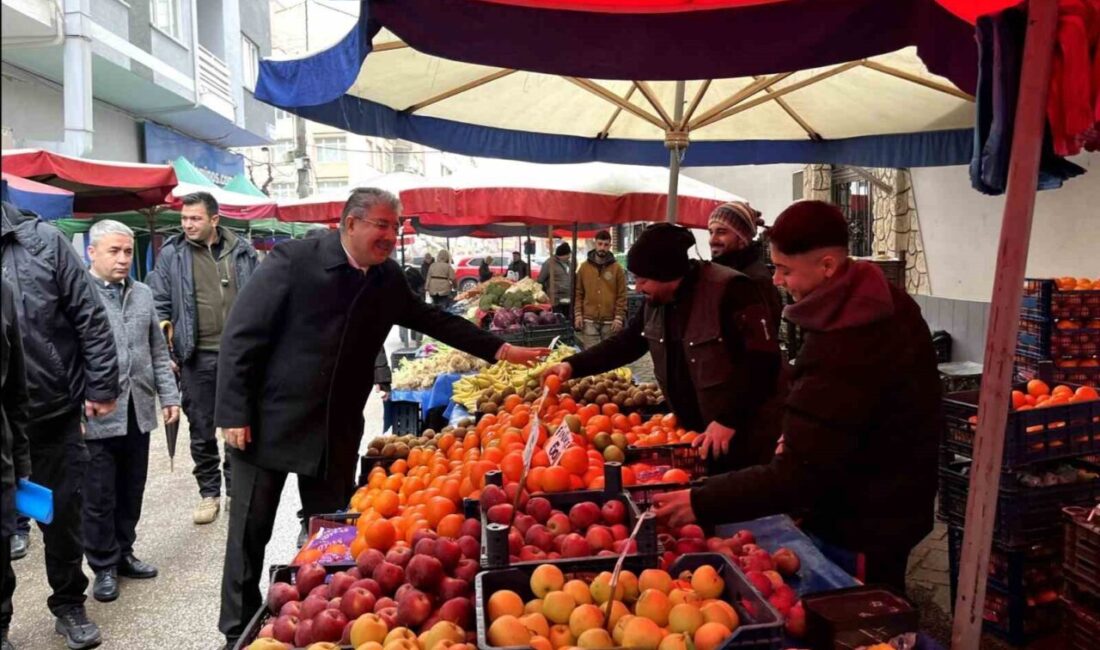 Eskişehir Valisi Dr. Erdinç Yılmaz, Kurtuluş Mahallesi pazarını ziyaret ederek