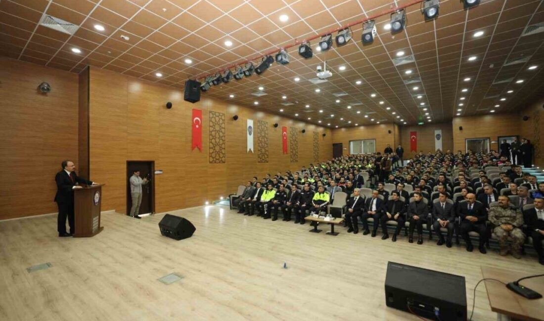 Siirt Valisi Dr. Kemal Kızılkaya, İl Emniyet Müdürlüğü’nü ziyaret ederek,