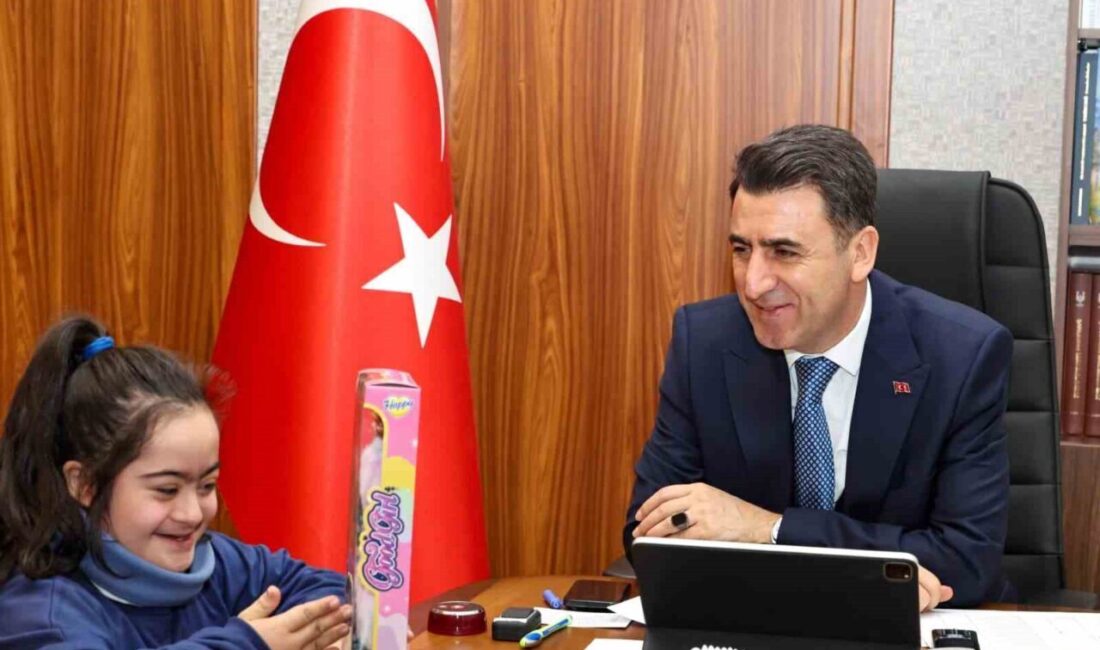 Tunceli Valisi Şefik Aygöl, Halk Günü kapsamında Valilik makamında vatandaşlarla