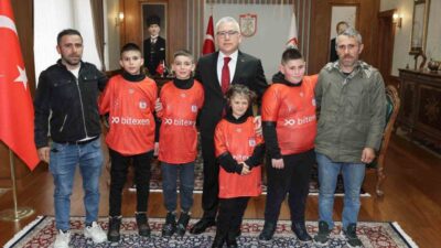 Sivas Valisi Yılmaz Şimşek, kardan Kız Kulesi maketi inşa ederek