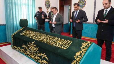 Bilecik Valisi Faik Oktay Sözer, Dursun Fakıh Türbesi’nde incelemelerde bulunarak