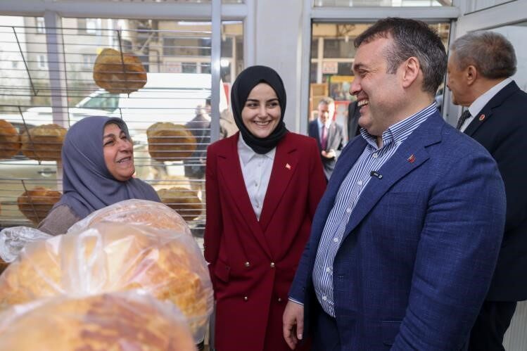 Bilecik Valisi Faik Oktay Sözer, Bilecik’in Gölpazarı ilçesinde esnaf ve