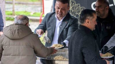 Bilecik Valisi Faik Oktay Sözer, Şeyh Edebali Türbesi’nde şifalı pilav