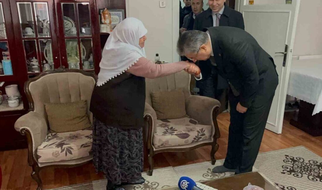 Eskişehir Valisi Dr. Erdinç Yılmaz, 78 yaşındaki Hicran Şentürk’ü tek