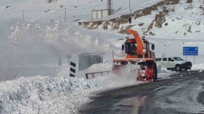 Van-Çatak kara yolu 5 gün önce düşen çığdan dolayı ulaşıma