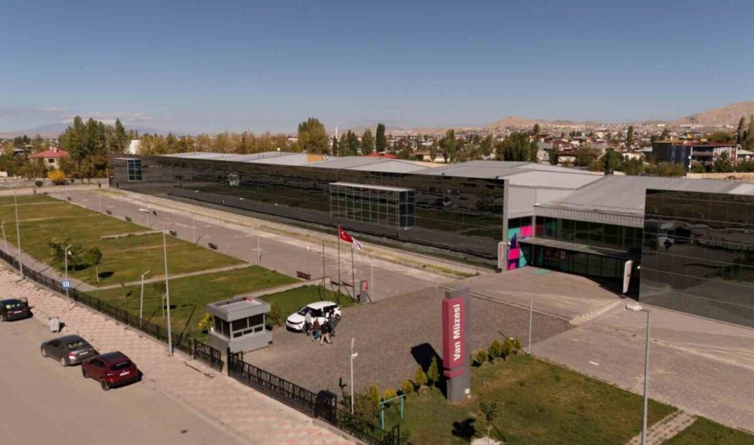 Van’ın önemli kültürel değerlerinden biri olan Van Müzesi, ziyaretçilere daha