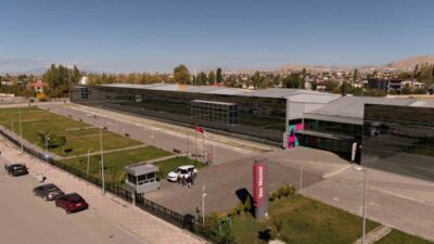 Van’ın önemli kültürel değerlerinden biri olan Van Müzesi, ziyaretçilere daha