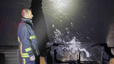 Van’ın Tuşba ilçesinde çıkan yangında bir ev kullanılamaz hale geldi.