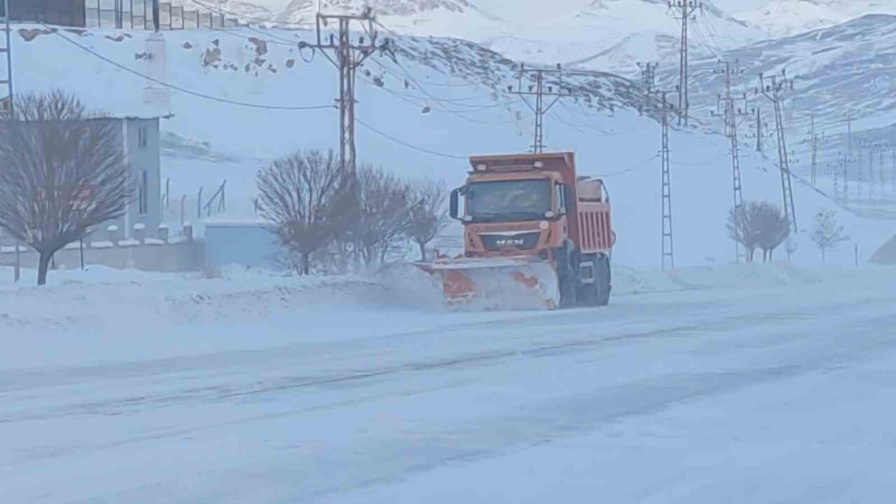 Van kent genelinde bir haftadır etkisini sürdüren kar yağışı, yüksek