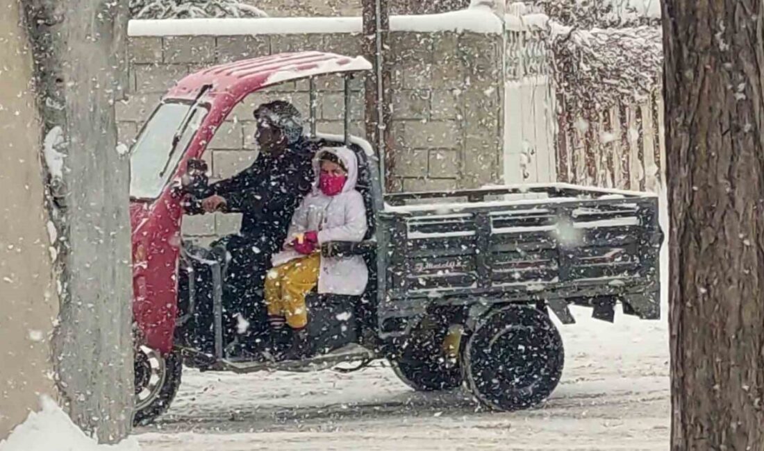 Van’belli aralıklara devam eden kar yağışı yüksek kesimlerde trafiği olumsuz