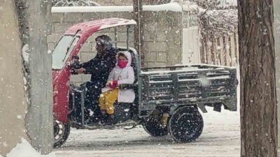 Van’belli aralıklara devam eden kar yağışı yüksek kesimlerde trafiği olumsuz