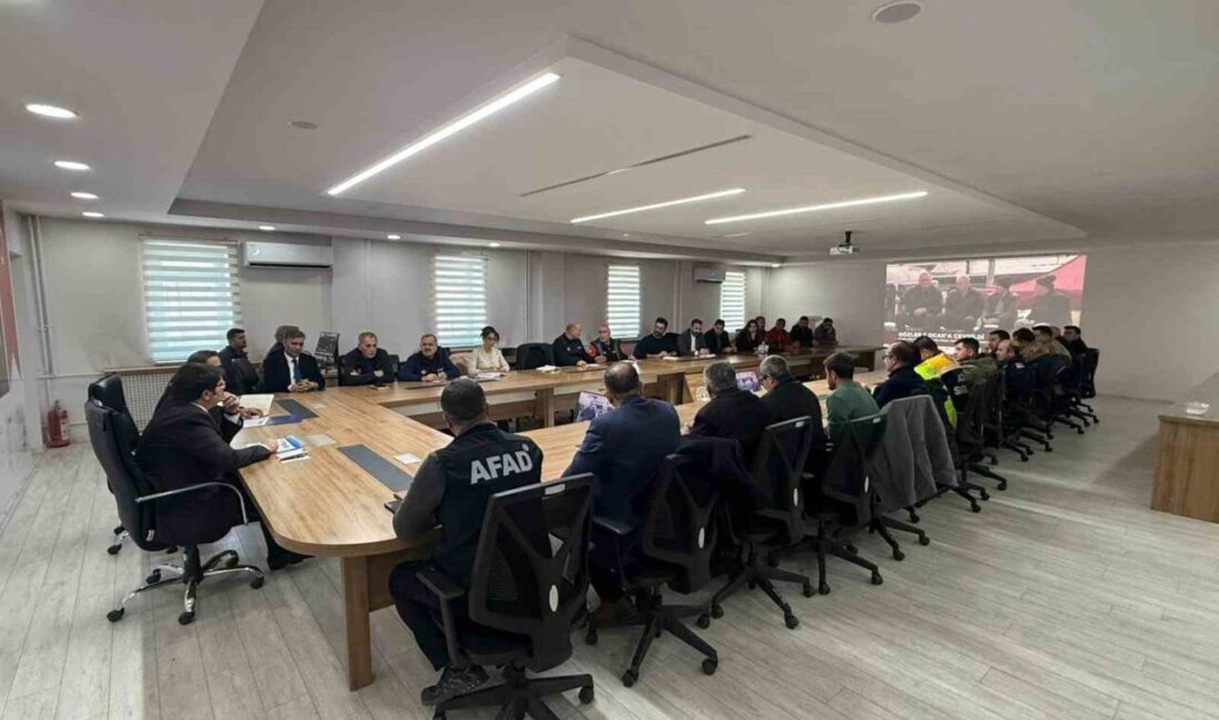 Van’da etkisini sürdüren olumsuz hava şartlarına karşı alınacak tedbirlerin değerlendirilmesi