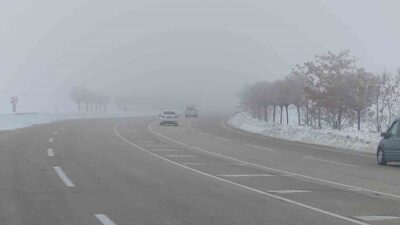 Van-Özalp kara yolunda sabah saatlerinde etkili olan yoğun sis, görüş