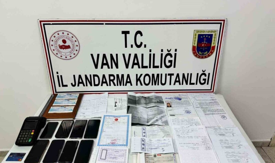 Van’da jandarma ekiplerince 9 adrese yönelik düzenlenen ‘tefecilik’ operasyonunda 8