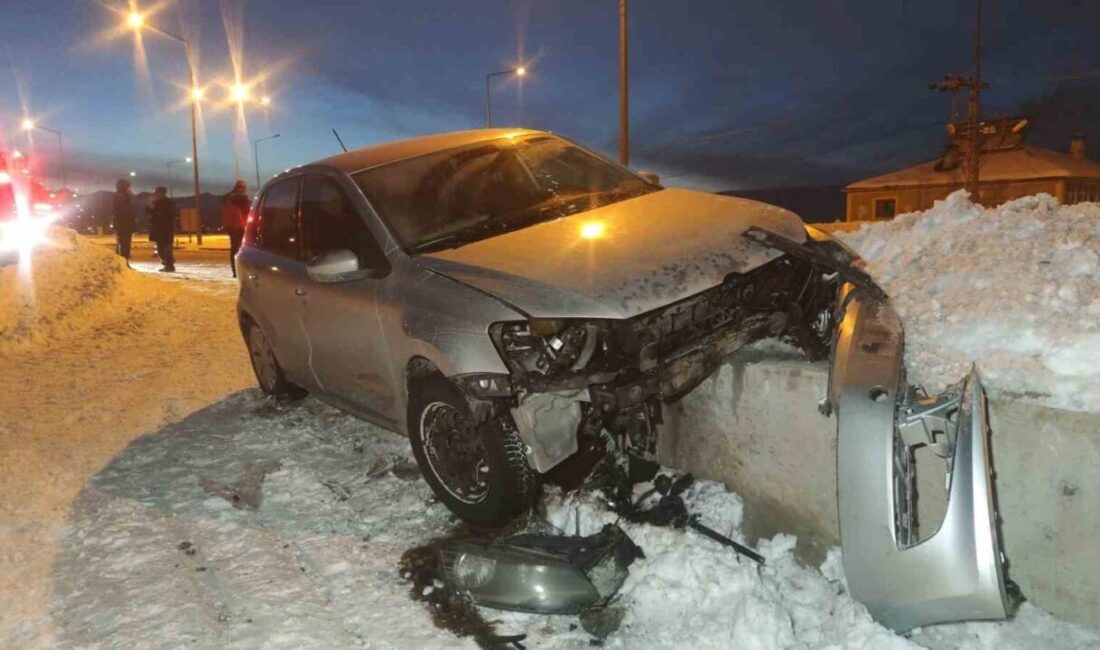 Van’ın Gevaş ilçesinde meydana gelen trafik kazasında 3 kişi yaralandı.