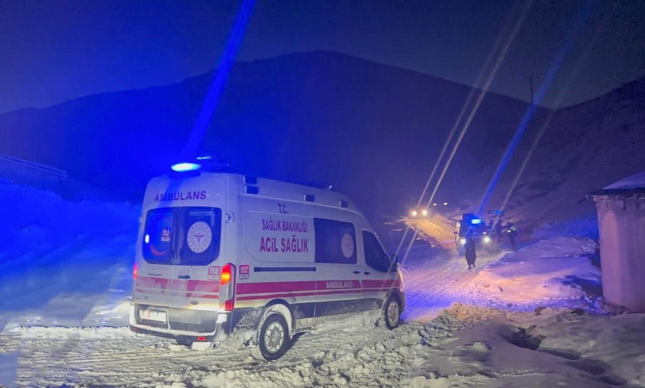 Van’ın Başkale ilçesinde kırsal mahallede rahatsızlanan kalp hastası ve yüksek