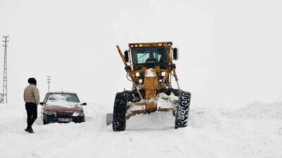 Talas Belediyesi Kış Çalışmaları Ekipleri; yeniden etkili olan kar yağışıyla