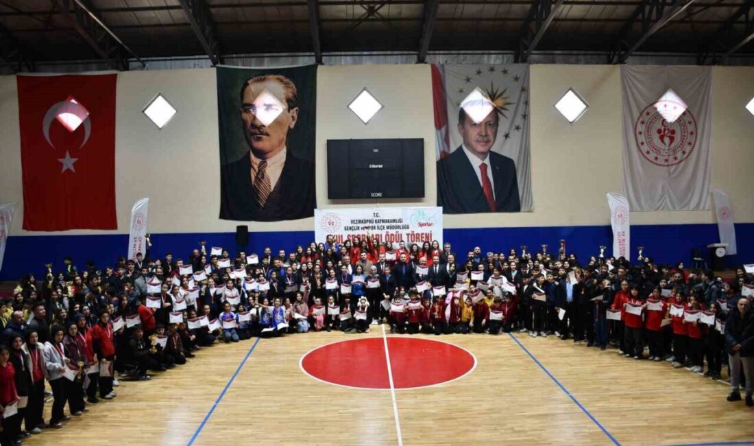 Samsun’un Vezirköprü ilçesinde okul sporları kapsamında yapılan müsabakalarda dereceye giren
