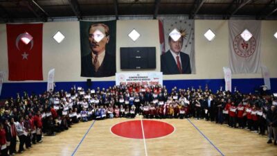 Samsun’un Vezirköprü ilçesinde okul sporları kapsamında yapılan müsabakalarda dereceye giren