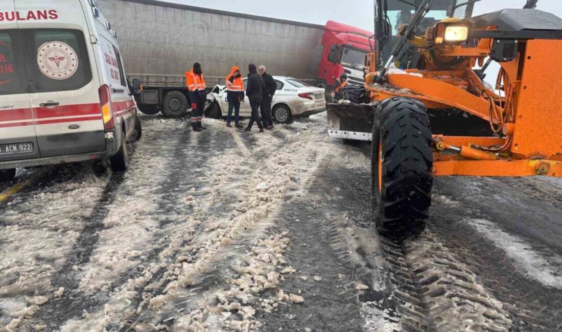 Şanlıurfa’da, Viranşehir-Diyarbakır kara yolunda etkili olan kar ve sis bulutu