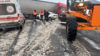 Şanlıurfa’da, Viranşehir-Diyarbakır kara yolunda etkili olan kar ve sis bulutu