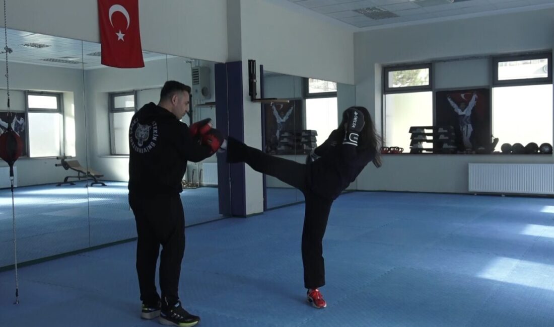 Çankırı’da yaşayan 24 yaşındaki Fatma Başak Coşer, vücut geliştirme sporu