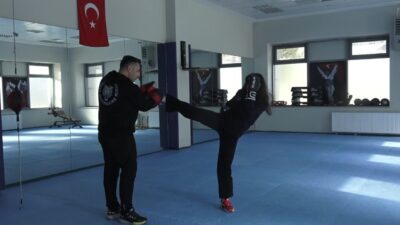 Çankırı’da yaşayan 24 yaşındaki Fatma Başak Coşer, vücut geliştirme sporu