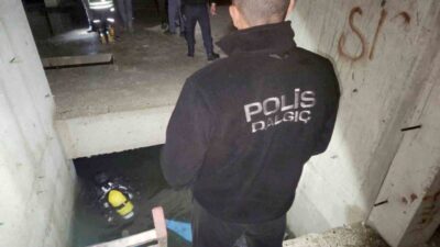 Adana’da yağışlar sonrası yaklaşık 2 metre derinliğinde su biriken metruk