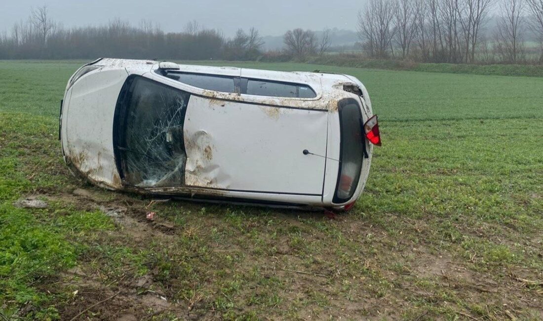 Kırklareli’nin Pınarhisar ilçesinde yağışlı havanın etkisiyle meydana gelen trafik kazasında,