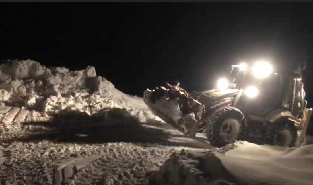 Şırnak’ın Beytüşşebap ilçesinde çetin geçen kış şartlarında yakacakları kalmayan köylülerin