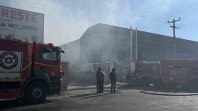 Konya’da bir sanayi sitesinde yalıtım malzemelerinin bulunduğu depoda çıkan yangın